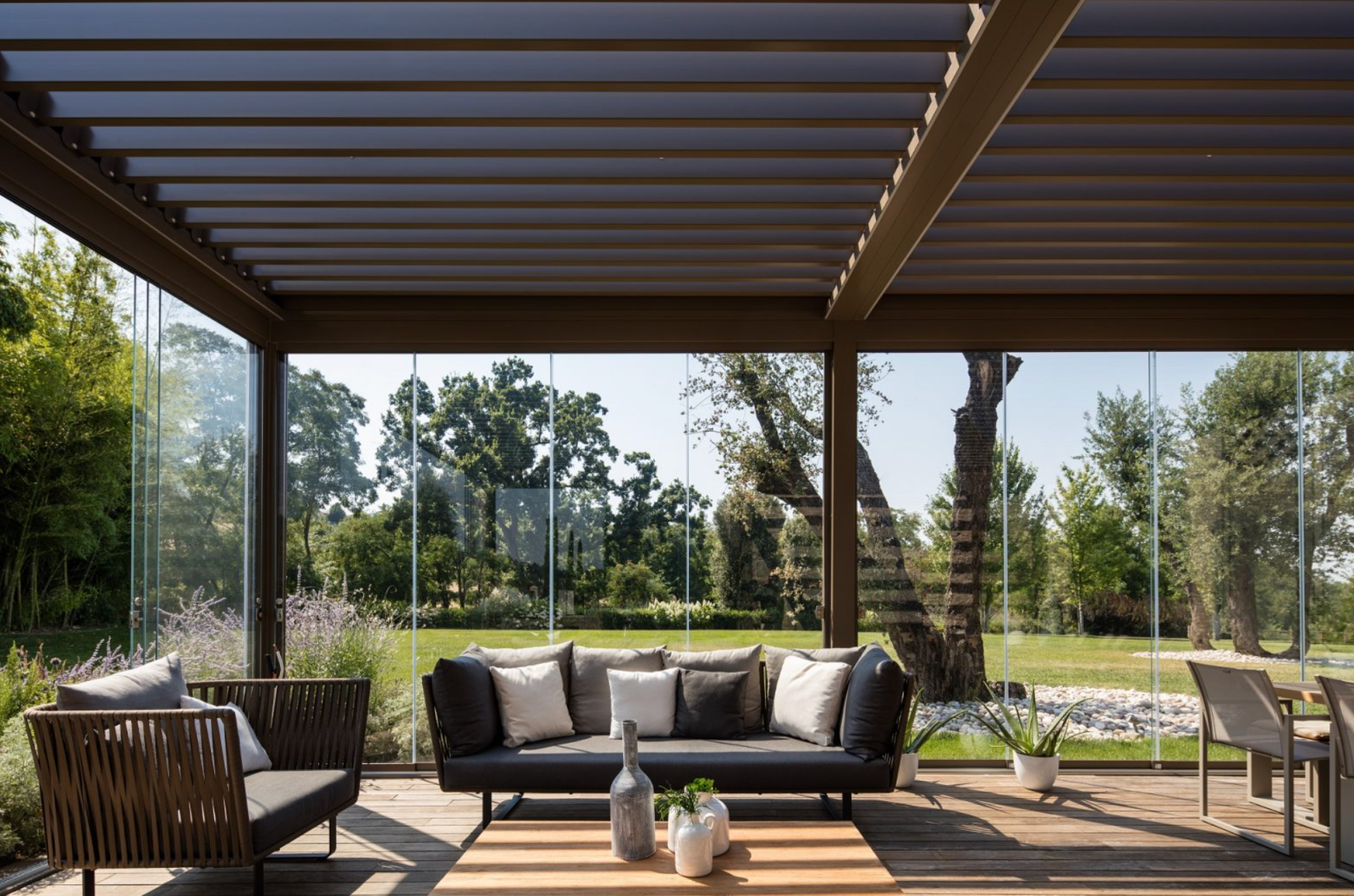 sun-shine-through-louvred-roof